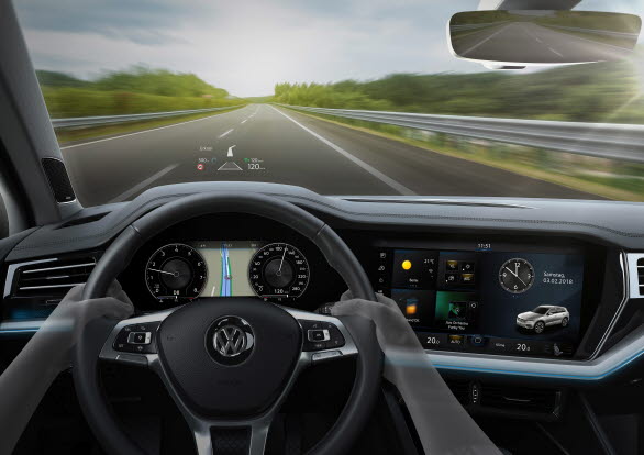 Head-up-display projicerar upp relevant information i förarens synfält.