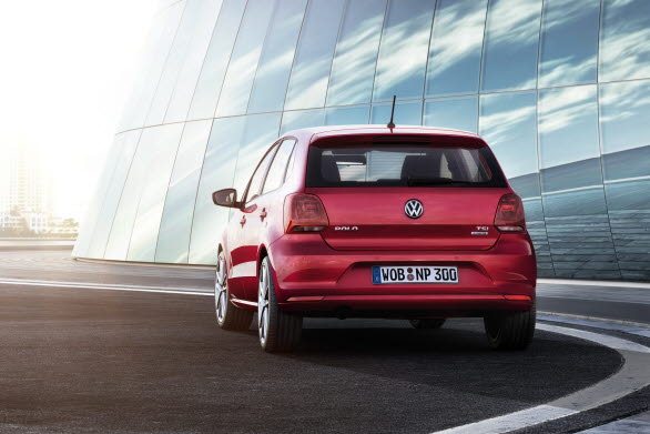 I vår är det premiär för en uppdaterad Polo. De nya motorerna är upp till 21 procent bränsleeffektivare, och de nya infotainment- och säkerhetssystemen sätter ny standard i klassen. 