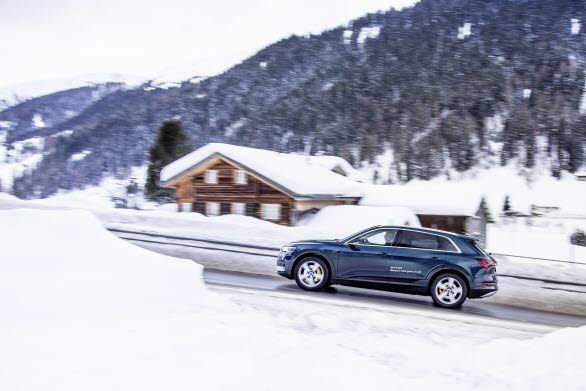 50 eldrivna Audi e-tron står för hållbara transporter under World Economic Forum i Davos