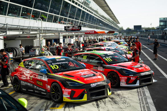 Viktor Andersson och CUPRA Leon VZ TCR ligger nu fyra i TCR Europe inför finalen i Barcelona.
