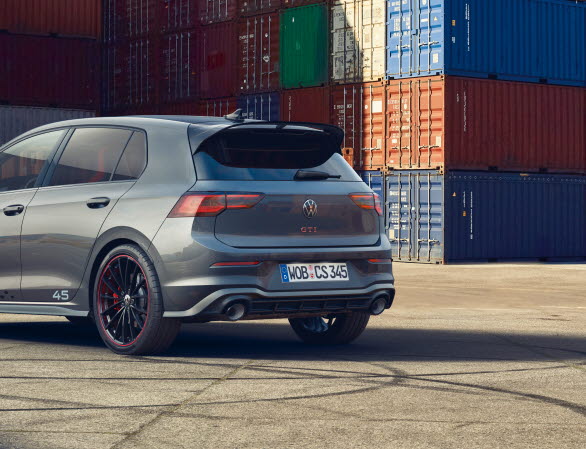 Clubsport Edition 45 erbjuder bland annat ett R Performance sportavgassystem och förhöjd topphastighet till 270 km/h.