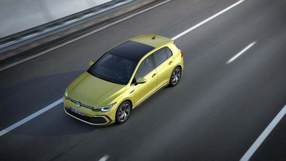 Golf är den första europeiska modell som är utrustad med Car2X-kommunikation som standard – allt för att ta säkerheten på vägen till ännu högre nivå.