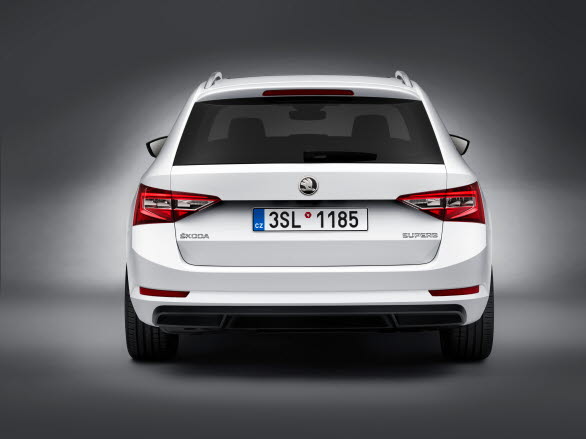 SKODA Superb Combi 004