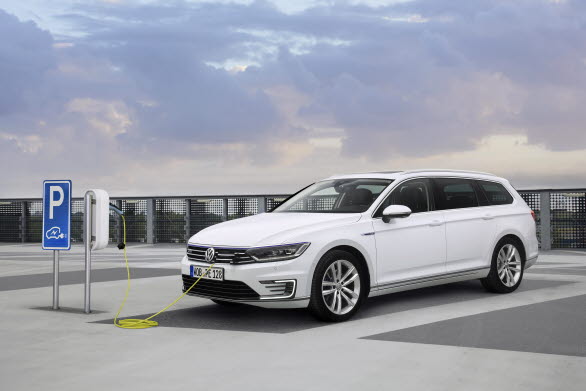 Passat GTE kan köras upp till 50 km i elläget ”E-Mode” – och då alltså helt utan lokala utsläpp. Med full tank och fulladdat batteri har Passat GTE en räckvidd på upp till 1 100 km.
