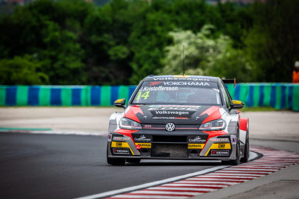 Tredje deltävlingen i WTCR går i Slovakien. Ny chans till framgång för Johan Kristoffersson.