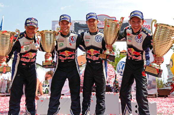 Ynglingen Andreas Mikkelsen med kartläsaren Ola Fløene pressade världsmästaren Sébastien Ogier och hans kartläsare Julien Ingrassia.