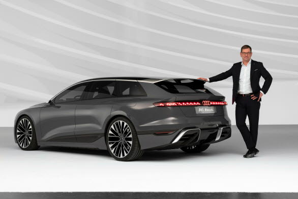 Markus Duesmann, CEO AUDI AG med eldrivna A6 Avant e-tron concept