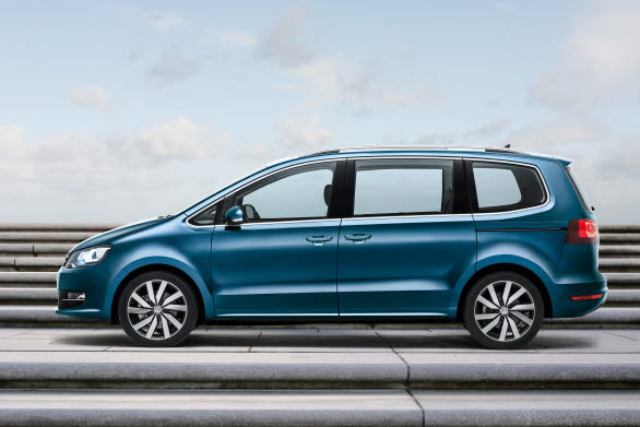 Många komfort- och assistanssystem är nya ombord på uppdaterade Sharan, och i vissa fall unika för segmentet. Dessutom bjuder Volkswagen på ett helt nytt utbud av infotainmentsystem. 