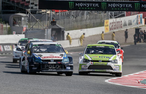 Final EM Supercar, Barcelona. Till vänster Ole-Christian Veiby, Volkswagen Team Sweden, i kamp om ledningen med Tommy Rustad, Marklund Motorsport