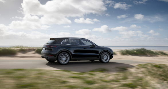 Nya Cayenne ger ett elegantare, mer strömlinjeformat intryck tack vare att den är längre och lägre.