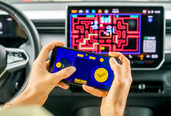 Upp till 8 personer och smartphones kan kopplas upp till spelen