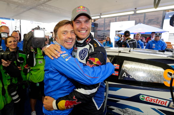 Jost Capito gratulerar Andreas Mikkelsen.