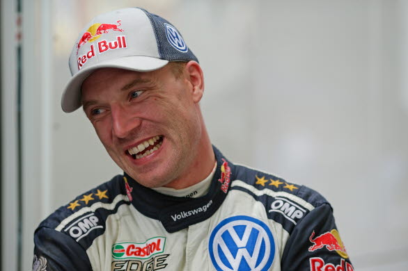 Jari-Matti Latvala blir så här glad när han lyckas bra i Finland.