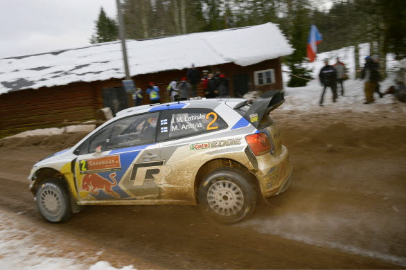 Barmark och grus gjorde det inte lätt för slutsegraren Jari-Matti Latvala.