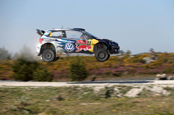 Jari-Matti Latvala flyger mot segern i Rally Portugal