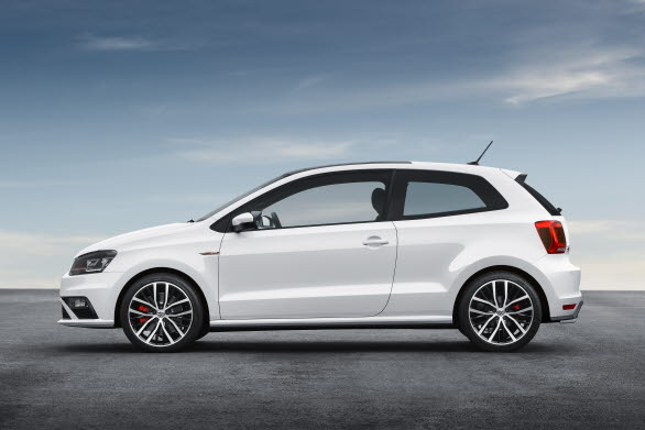 Nya Polo GTI kan fås i sju kulörer: standardlackerna ”Pure White”, ”Flash Red” och ”Black”, metalliclackerna ”Reflex Silver” och ”Blue Silk” samt pärleffektlackerna  ”Oryx White” och ”Deep Black”.