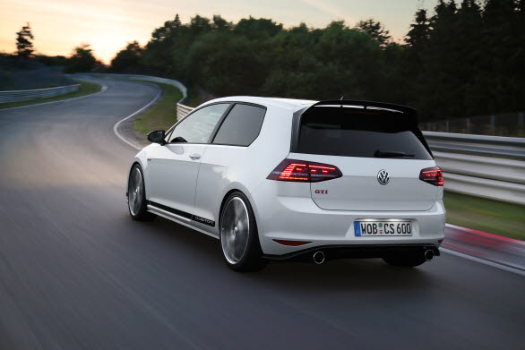 Golf GTI Clubsport lanseras på den svenska marknaden i sommar, men är redan nu beställningsbar. För alla kunder i Sverige som köper en Golf GTI Clubsport ingår en 1-dags förarträning på en racingbana.  