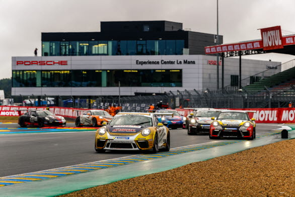 Porsche Carrera Cup Le Mans är en stående deltävling i mästerskapet Porsche Carrera Cup France. På bilden fransmannen Sylvain Noël vid utgången ur Porsche-kurvorna i 2020 års omgång av deltävlingen.