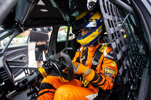 Viktor Andersson, 22, från Linköping, tävlar med CUPRA Leon VZ TCR.