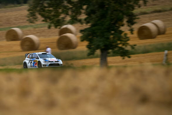 Ogier/Ingrassia har en betryggande ledning i förarmästerskapet. De leder med 75 poäng före Fords Thierry Neuville. 