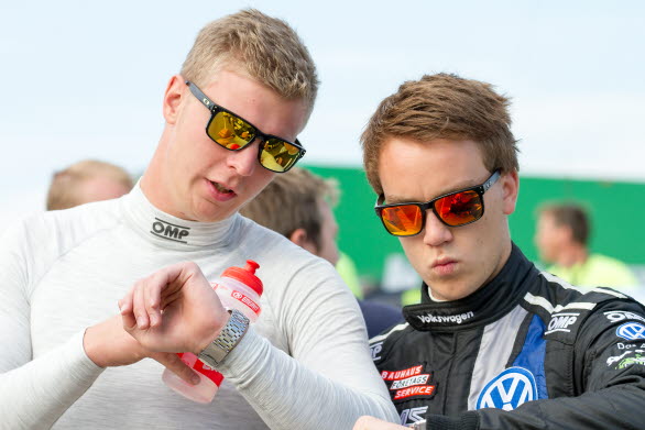 Johan%20Kristofersson%20(t.v.)%20och%20Ole%20Christian%20Veiby%2C%20Volkswagen%20Dealer%20Team%20KMS.