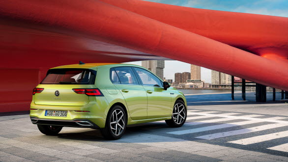 Hybridutbudet utökas från ett till fem motoralternativ: här gör tre mildhybrider (eTSI) med 48-voltsteknik och en effekt på 110 hk, 130 hk respektive 150 hk nu sin debut.