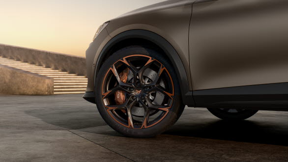 Century Bronze limited edition med 20-tums copper-legerade fälgar.