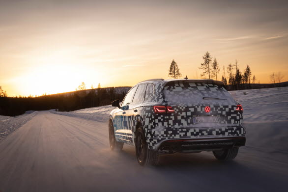 Inför världspremiären i sommar ger Volkswagen nu en första förhandstitt på uppdateringen av sin toppmodell.