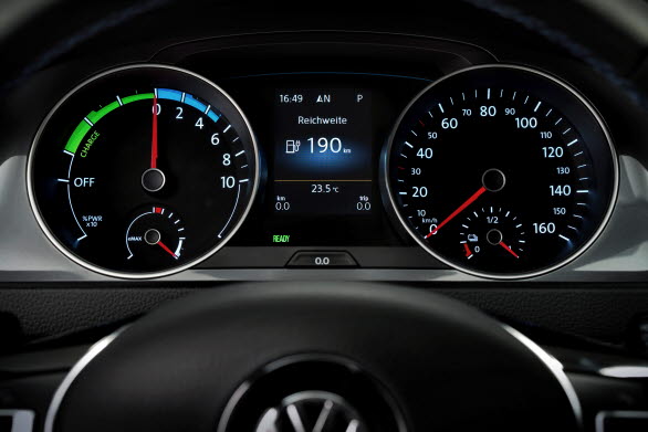 e-Golf har enligt den europeiska körcykeln NEDC en räckvidd på 190 km. Detta räknat på en snittförbrukning på 12,7 kWh per 100 km och en laddning på 24,2 kWh. 