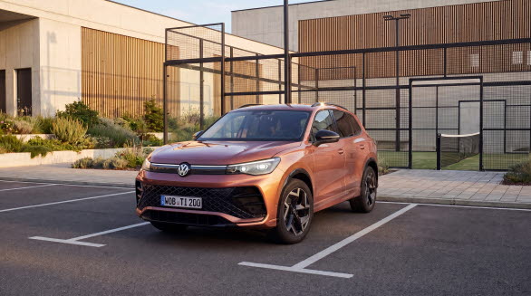 Jubileumsmodellen Tiguan Edition 20 i den speciellt framtagna metalliclacken Maple Red.