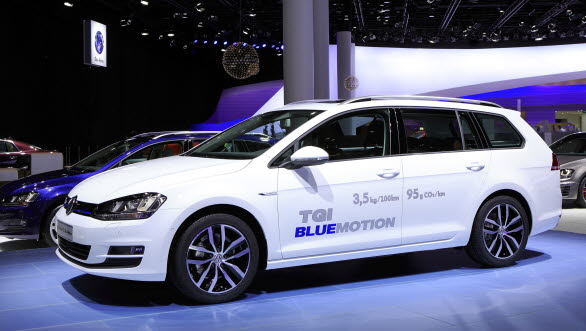 Volkswagen presenterar nu ännu ett miljöbilsalternativ på den svenska marknaden: gasdrivna Golf Sportscombi TGI BlueMotion. Bilen är beställningsbar och det rekommenderade cirkapriset är från 213 500 kronor.