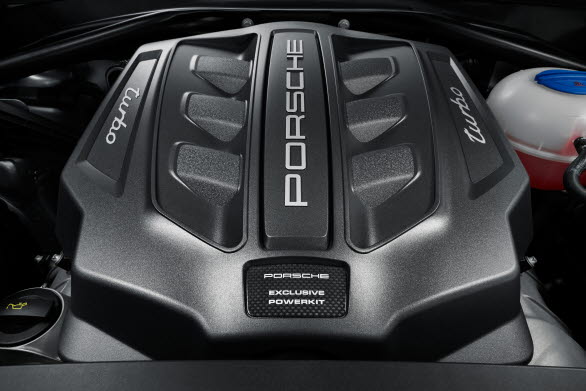 3,6-liters V6:an med dubbelturbo ger nu 440 hk, 40 mer än vanliga Macan Turbo.