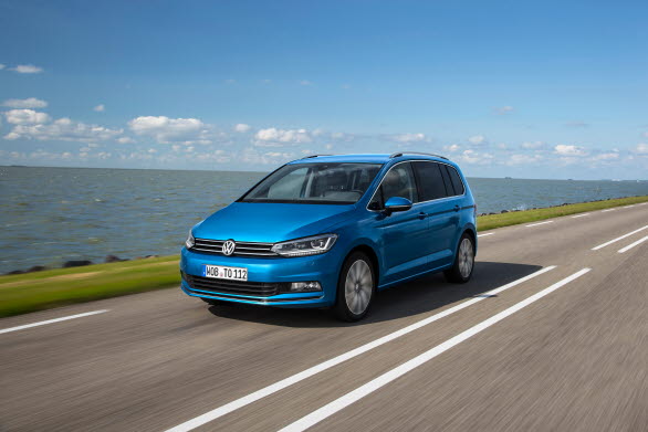 I oktober var det svensk premiär för en helt nyutvecklad generation av mångsidiga Touran. Den sjusitsiga modellen erbjuder det största lastutrymmet i klassen och assistans- och komfortsystemen sätter ny standard. 