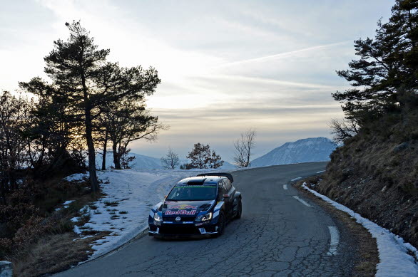 Jari-Matti Latvalas rally fick ett tidigt slut sedan paret sladdat av vägen på lördagen.