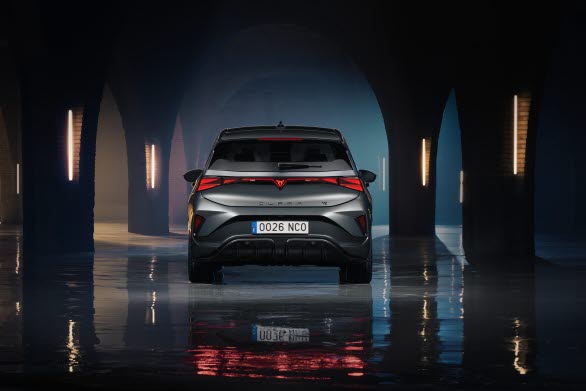 Nya CUPRA Born. Launch Control – exklusivt för VZ- och ENDURANCE-versionerna – ger ännu mer spänning genom att styra vridmomentet för att uppnå maximal acceleration från stillastående.