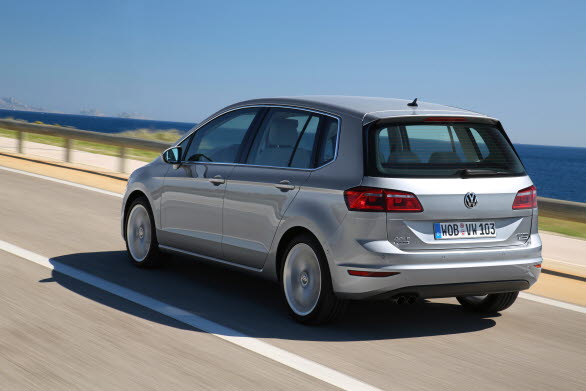 Volkswagen Golf Sportsvan är en ny och sportig allroundbil som kombinerar det bästa från storleksklasserna halvkombi, kombi och minivan. Summan av alla praktiska detaljlösningar gör den till en av de mest mångsidiga kompaktbilarna. Modellen är nu prissatt och beställningsbar på den svenska marknaden och premiären sker i augusti. 