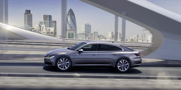 Femsitsiga Arteon kombinerar sportbilsdesign med en coupés elegans och generösa utrymmen.