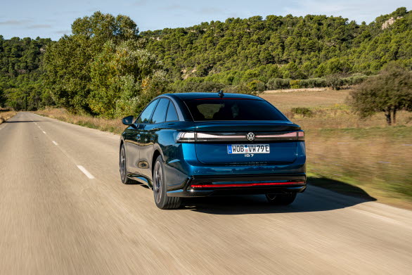 Nya Volkswagen ID.7 får högsta betyg i Euro NCAP:s säkerhetstester.
