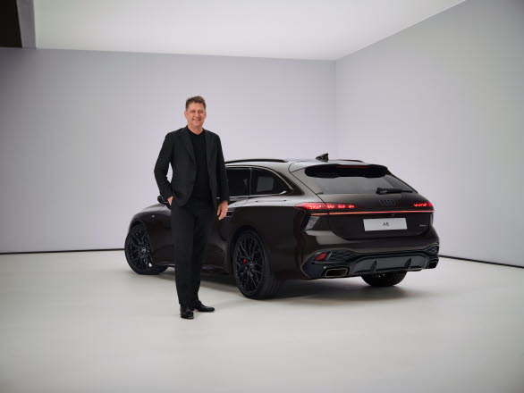 Gernot Döllner, CEO AUDI AG, med nya A6 Avant