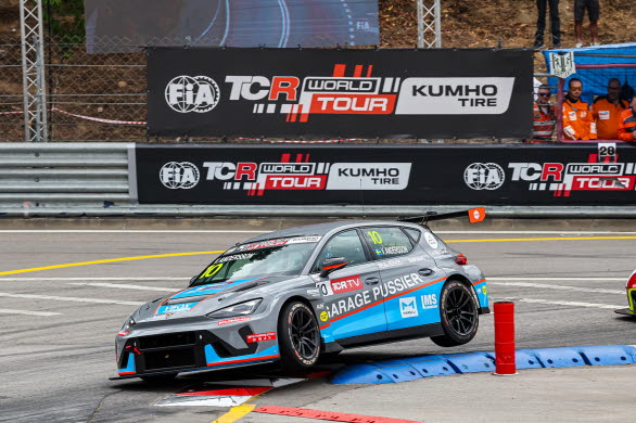 Viktor Andersson i CUPRA Leon VZ TCR.