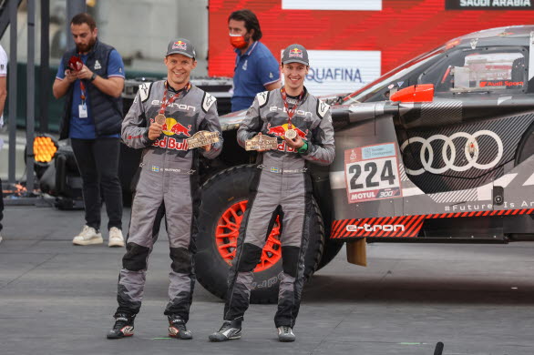 Mattias Ekström och Emil Bergkvist bästa Audi-team i Dakar