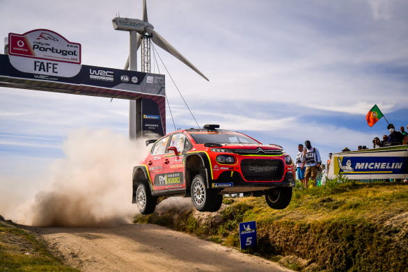 Mads Østberg flyger över det berömda Fafe-hoppet, Rally Portugal 2019. Bild: Citroën Racing Media