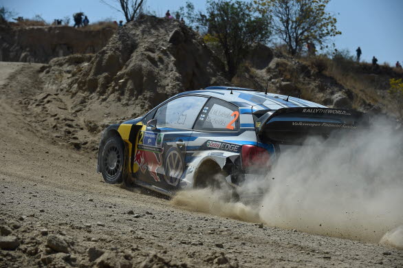 Jari-Matti Latvala skadade hjulupphängningen och tvingades bryta på lördagen.