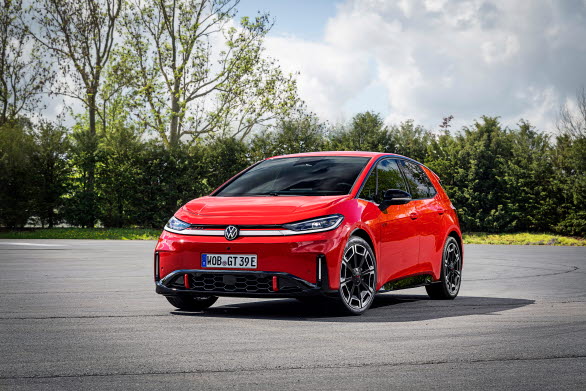 GTI-DNA:t syns tydligt i fronten på den nya kompakta sportbilen, tack vare karakteristiska GTI-detaljer.