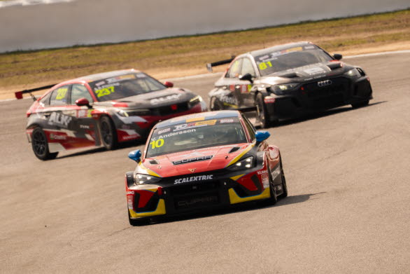 CUPRA Leon VZ TCR är baserad på ”vanliga” CUPRA Leon VZ.