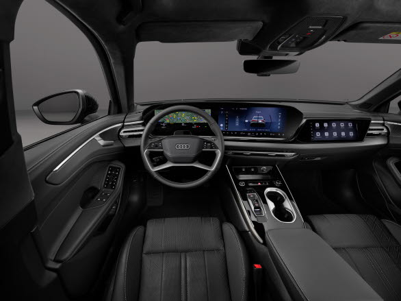 Navigationskarta i förarvyn, passagerardisplay med bluetooth, självlärande röstassistenten Audi Assistant