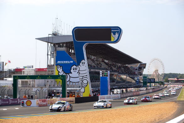 Porsche Carrera Cup i samband med 24 timmars på Le Mans körs också Porsche Carrera Cup på den legendariska banan i år med Philip Morin i en av bilarna. Här starten från 2014 års race.   