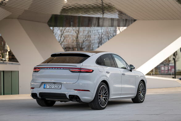 Porsche Cayenne E-Hybrid Coupé med upp till 30% längre räckvidd på el.
