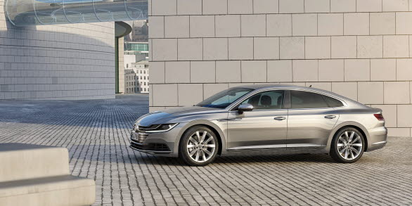 Standardkonfigurationen för Arteon Elegance är främst fokuserad på utrustning och stil i absolut premiumklass. 