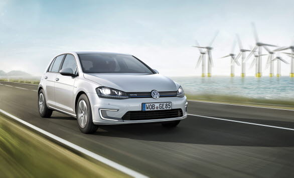 e-Golf drivs av en 115 hk (85 kW) stark elmotor. Motorn levererar sitt maximala vridmoment på 270 Nm direkt när man börjar köra. Framhjulsdrivna e-Golf kommer upp i 100 km/h på 10,4 sekunder. På motorväg är topphastigheten för denna femsitsiga bil elektroniskt begränsad till 140 km/h. e-Golf lanseras preliminärt sommaren 2014.